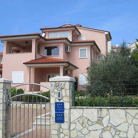 פרמנטורה Apartments Villa Fernetich מראה חיצוני תמונה