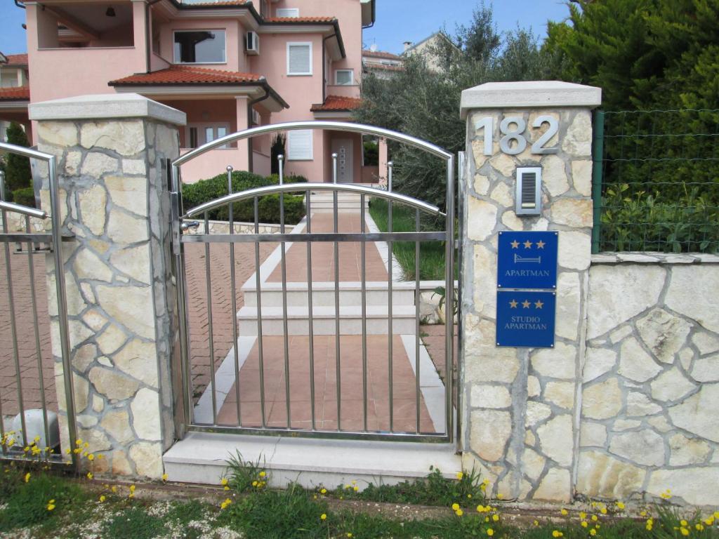 פרמנטורה Apartments Villa Fernetich מראה חיצוני תמונה